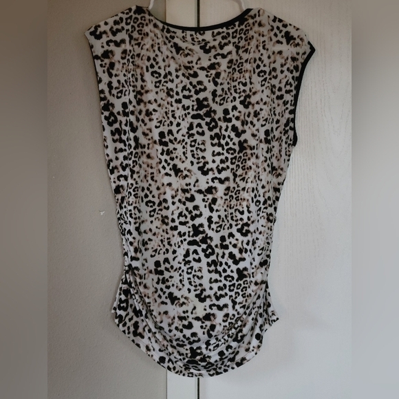 Vince Camuto Sleeveless Animal Print Ruched Blouse with Keyhole - Picture 7 of 8
